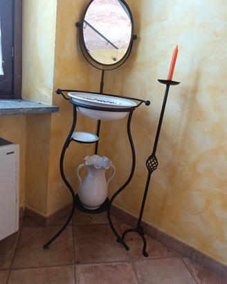 Lavabo d'Epoca in Ferro Battuto

