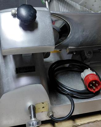 Affettatrice OMEGA a gravità trifase