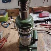 Crik sollevatore a bottiglia