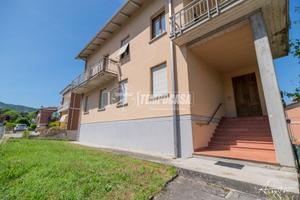 BIFAMIGLIARE CON GIARDINO PRIVATO E GARAGE TRIPLO