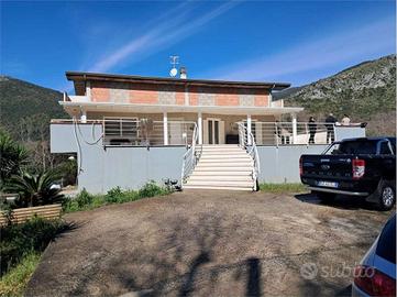 Palazzo / Stabile di 7656 m² con più di 5 locali a