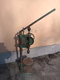 trapano manuale a colonna vintage