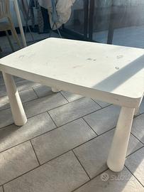 Tavolo IKEA per bambini