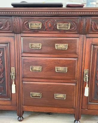 Credenza antica