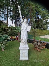 Statua libertà in cemento bianco...