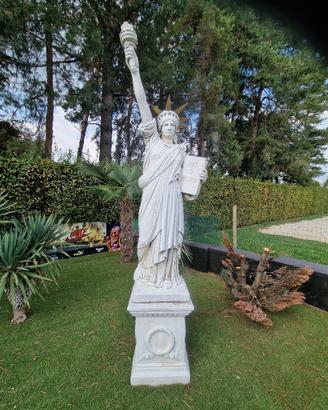 Statua libertà in cemento bianco...