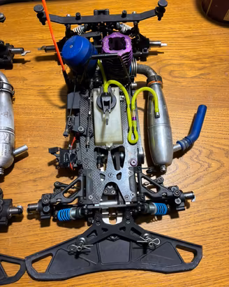 Mugen MRX5 (2 modelli) on road 1/8
