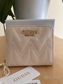 Portafoglio donna in vernice Guess