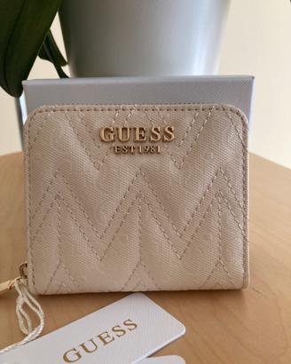 Portafoglio donna in vernice Guess