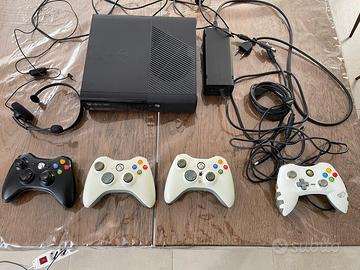 Xbox 360 E + 7 giochi + 4 controller
