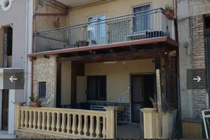 Abitazione indipendente su 3 livelli e sottotetto