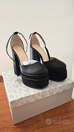Scarpe nere con tacco alto, nuove
