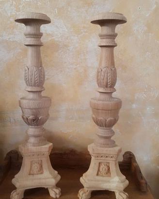 Candelabro in legno intagliato grezzo