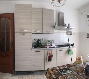 Cucina completa con elettrofomestici