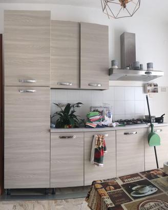 Cucina completa con elettrofomestici