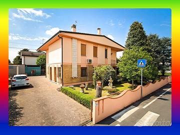 Casa parcheggio camion + doppio garage