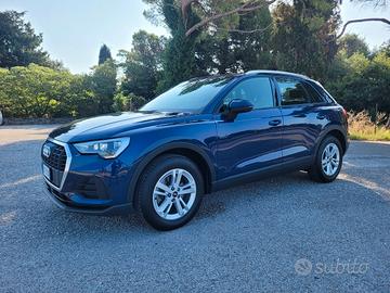 Audi Q3 35 TFSI S tronic Business interni s-line