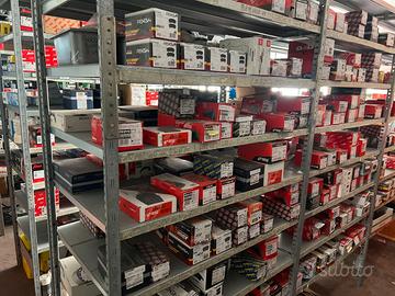 Ricambi auto di vario genere anche in blocco