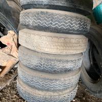 Gomme e cerchi 7.00 r16