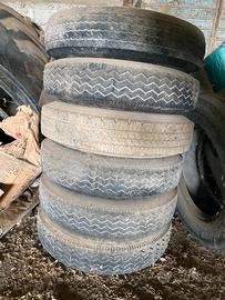 Gomme e cerchi 7.00 r16