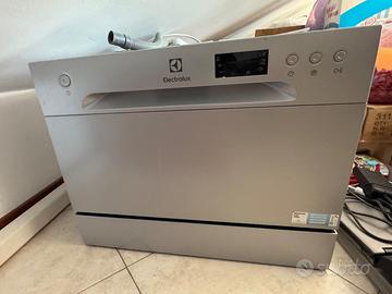 Lavastoviglie Electrolux compatta