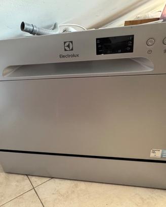 Lavastoviglie Electrolux compatta