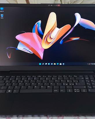 Notebook Lenovo i3 octa-core 1215u 8GB SSD-256.