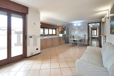 Ultimo piano con terrazzi e box