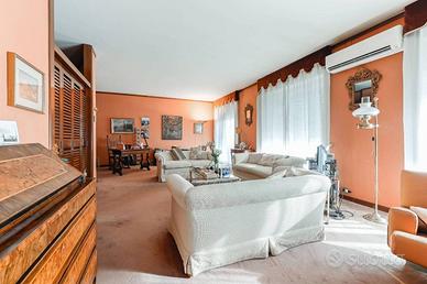 Appartamento di 182 m² con 5 locali e box auto a M