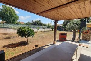 Opificio con ampio giardino