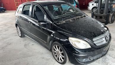 MERCEDES CLASSE B 180 RICAMBI USATI GARANTITI