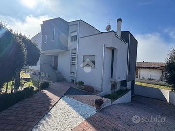 VILLA SINGOLA A AVEZZANO