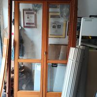 N. 2 Infissi in legno Douglas per esterno.