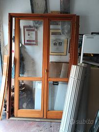N. 2 Infissi in legno Douglas per esterno.