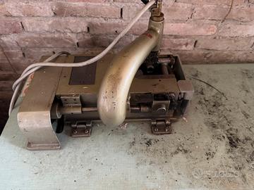 Macchina cucire bottoni