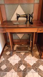 MACCHINA DA CUCIRE "ORECA" VINTAGE   CON MOBILETTO
