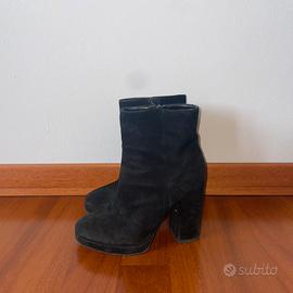 Stivaletti neri con tacco