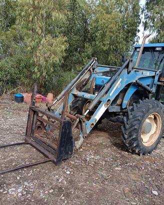 Trattore Ford 7740 con Forca e Pala
