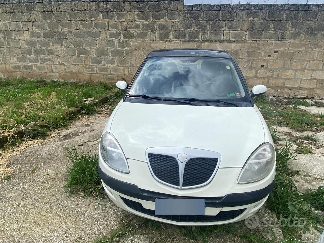 Lancia ypsilon momodesign