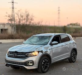 T-cross R-line SINISTRATO