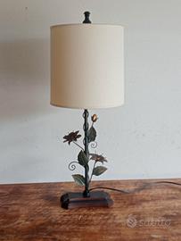 lampada da tavolo in ferro battuto