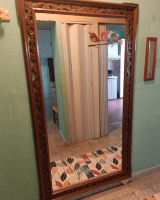 Specchio grande con cornice legno