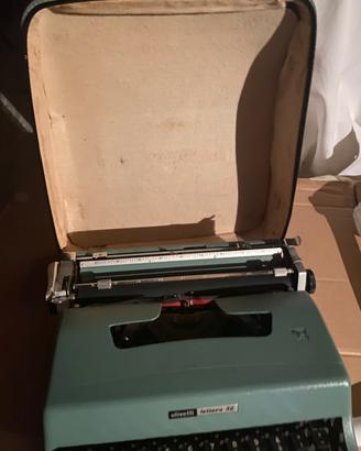 Macchina da scrivere Olivetti Lettera 32