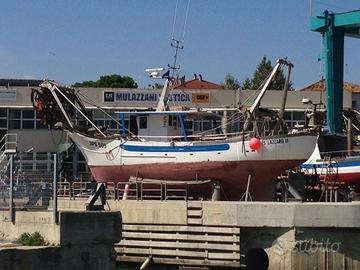 Barca in legno senza motore