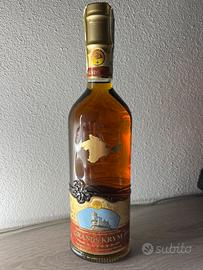 Cognac (o brandy) di marca "Grands Krym"