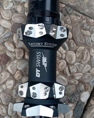 Mozzo posteriore DT Swiss 240 28 F