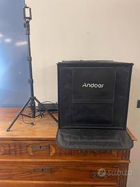 scatola fotografica con trepiede