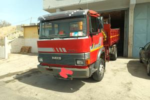 Iveco 115/17 con gru