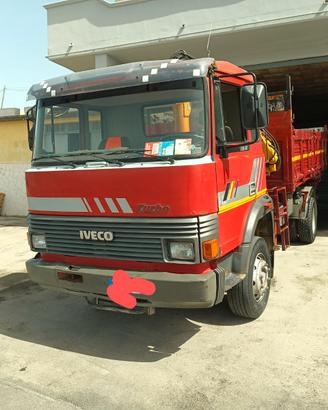 Iveco 115/17 con gru