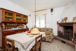 PORZIONE DI CASA CON INGRESSO INDIPENDENTE E GIARD